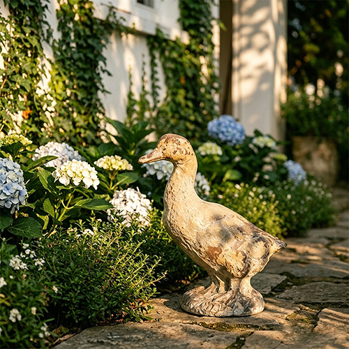 Retro Antique Duck Sculpture Retro Antique Duck Sculpture